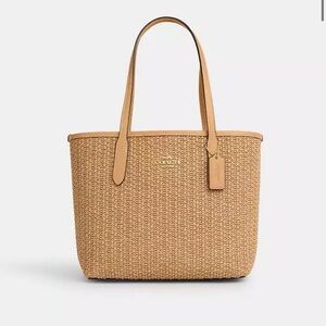 Coach Mini City Tote -NWT
COLOR: IM/LATTE MULTI